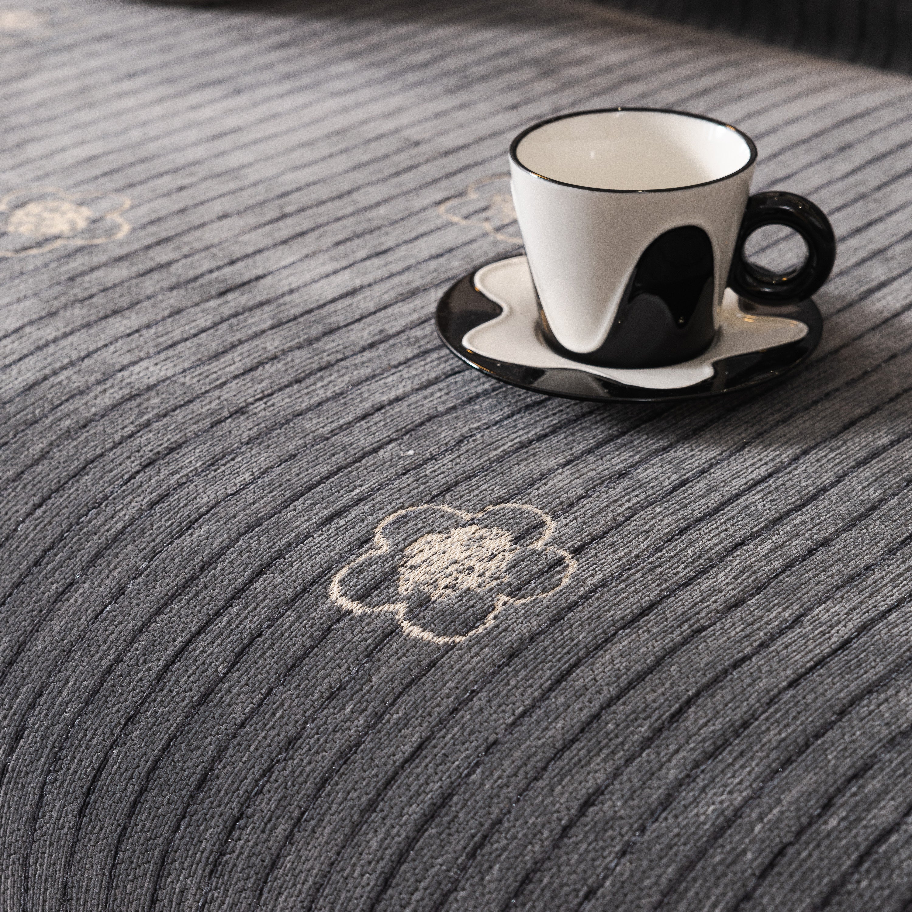 Chenille Camellia Floral Sofa Throw Cover Couch Blanket with Striped Jacquard